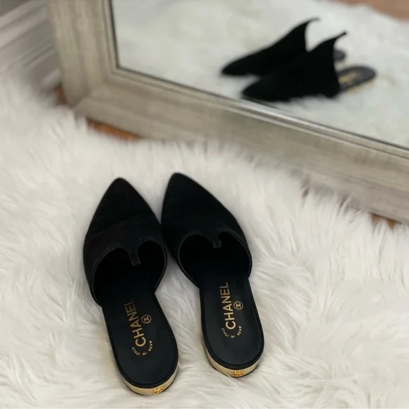 CHANEL Gold Heel — CC Logo Black Suede Mules - Picture 4 of 11